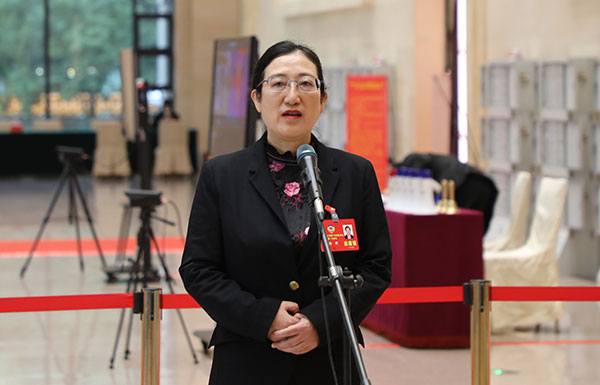 省政協(xié)委員、廣東外語(yǔ)外貿(mào)大學(xué)法學(xué)院副院長(zhǎng)楊樺:促進(jìn)高校畢業(yè)生高質(zhì)量充分就業(yè)